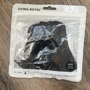 NWT Living Royal face mask w/ carbon filters